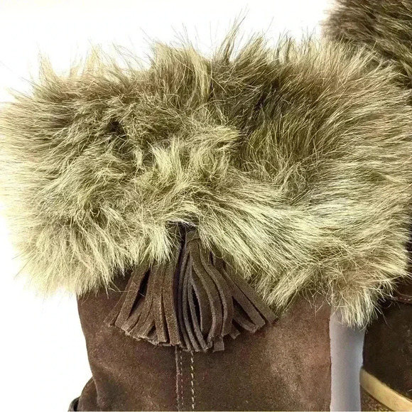 Marc Fisher Brown Suede “70’s” Rubber Wedge Faux Fur Top Buckle Boots Size 9M - Picture 8 of 16